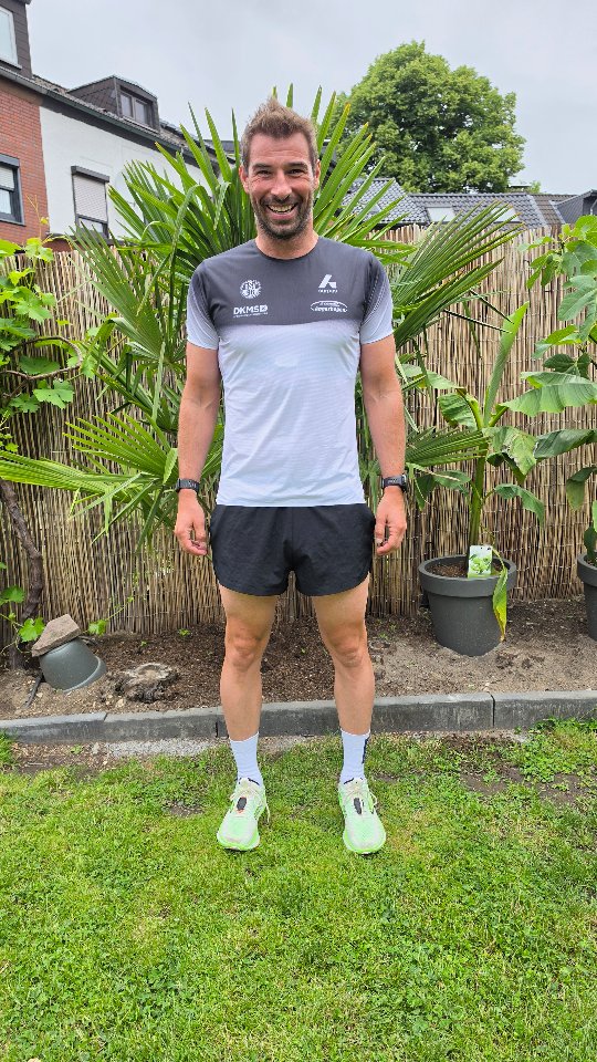 🏃‍♀️ GEWINNSPIEL-ALARM 🚨

GEWINNE 2 STARTPLÄTZE FÜR DEN TARGOBANK RUN AM 26. AUGUST!

Egal, ob dein erster 5-km-Lauf oder ob du bereits regelmäßig läufst – werde Teil von Team Toni's und erlebe mit uns einen unvergesslichen Tag! 💛

Nach dem Lauf lassen wir den Tag gemeinsam bei Essen & Getränken entspannt ausklingen. 🍔🥤

So nimmst du teil:
✅ Diesen Beitrag liken
✅ mir & @edeka_center_angerbogen folgen
✅ Eine Person markieren, die dich begleiten würde

📅 Teilnahmeschluss: 10.07.2026, 20:00 Uhr
🎉 Ein:e Gewinner:in wird anschließend ausgelost und per Direktnachricht informiert.

Viel Glück! 🍀

––––––––––––––––––

Teilnahmebedingungen (Kurzfassung):
• Teilnahme ab 18 Jahren.
• Veranstalter des Gewinnspiels ist ausschließlich E-Center Angerbogen.
• Instagram und die TARGOBANK stehen in keiner Verbindung zu diesem Gewinnspiel und sind weder Sponsor noch Veranstalter.
• Der Gewinn umfasst 2 Startplätze für den TARGOBANK Run am 26.08.2026.
• Es wird eine Gewinnerin bzw. ein Gewinner ausgelost und erhält 2 Startplätze.
• Eine Barauszahlung oder ein Umtausch des Gewinns ist ausgeschlossen.
• Der Rechtsweg ist ausgeschlossen.
• Mit der Teilnahme erklärst du dich mit den Teilnahmebedingungen einverstanden.